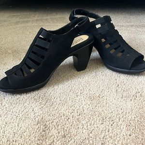 Women’s Croft & Barrow black suede heels - Size 7.5